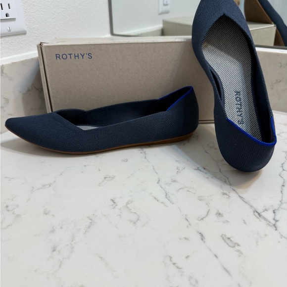 The Point II in Deep Navy, size 9, like new. - Picture 3 of 6
